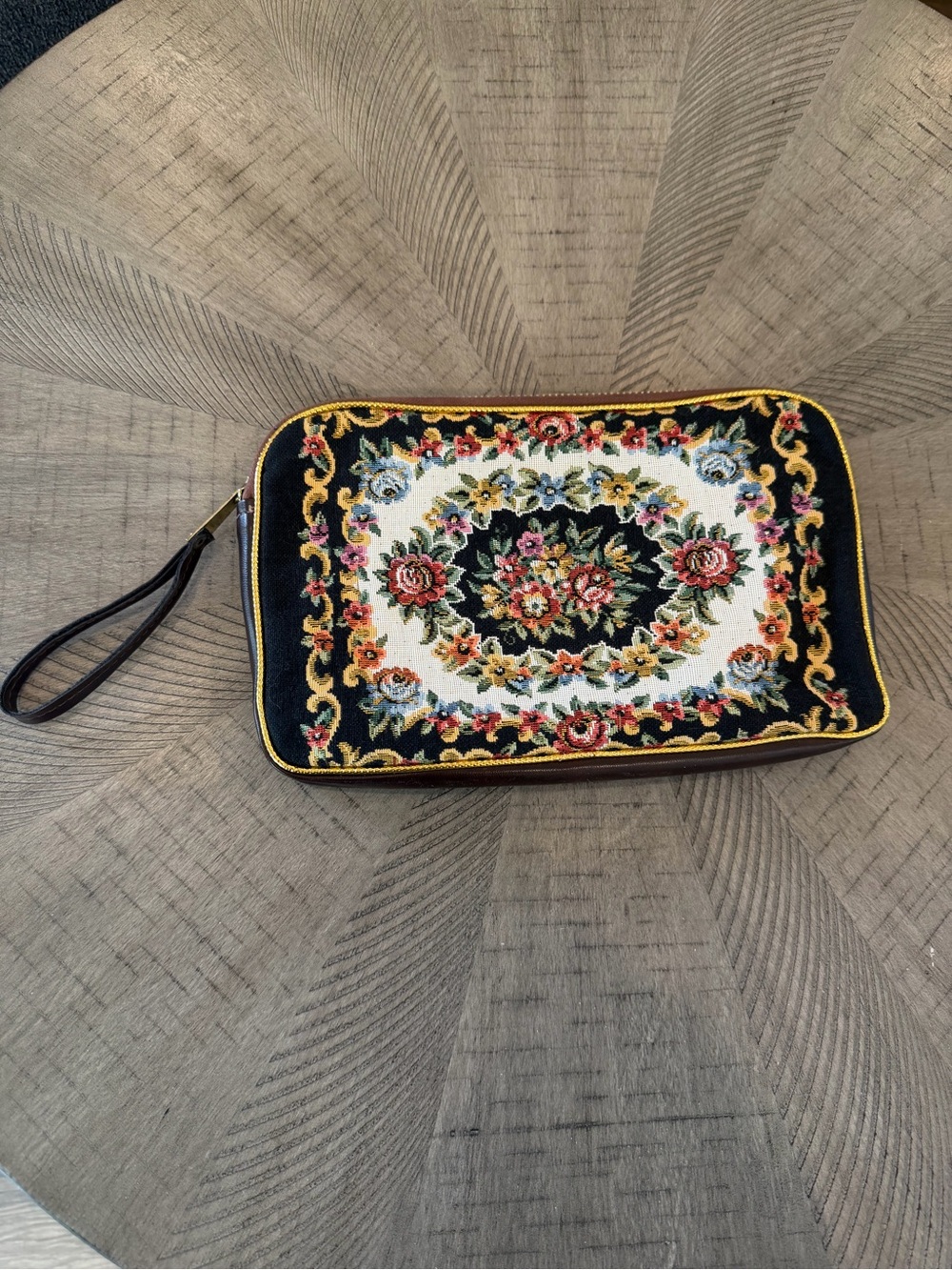 Vintage Floral Embroidered Wristlet Clutch